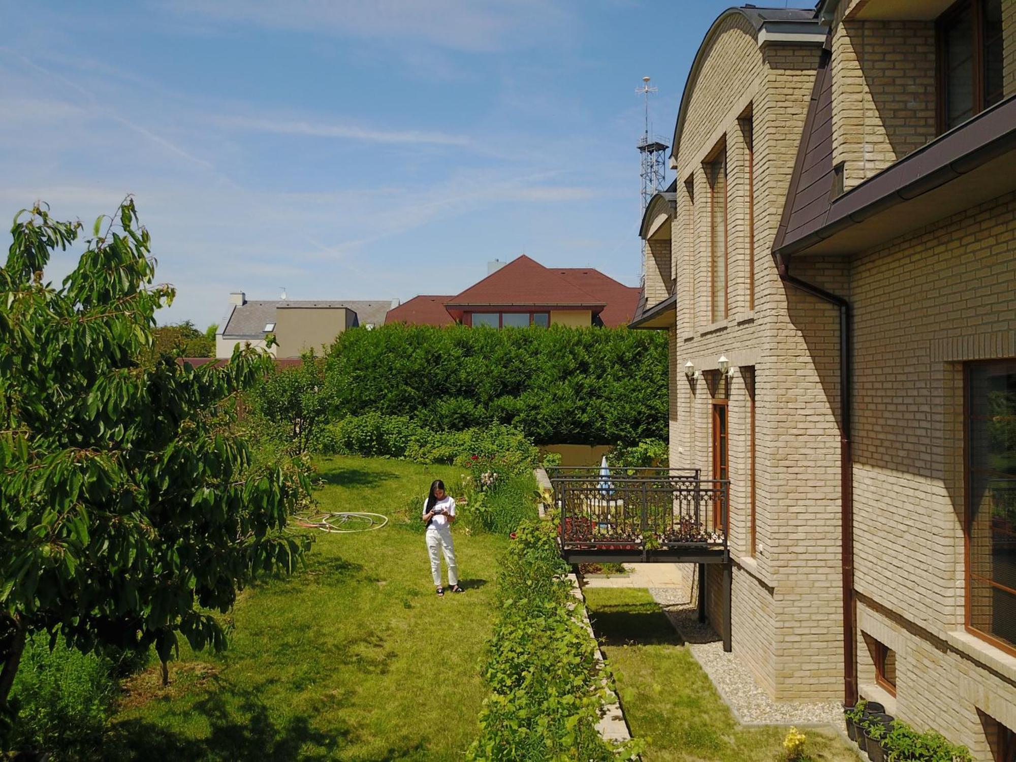 Villa Homestay Nad Helmrovkou براغ المظهر الخارجي الصورة